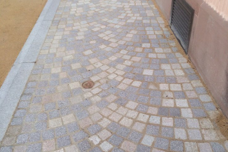 Dalles + bordures + pavés granit de Senones