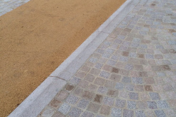 Dalles + bordures + pavés granit de Senones