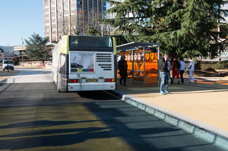 Bordures + quais de bus + Pavés granit Gris Bleu des Vosges